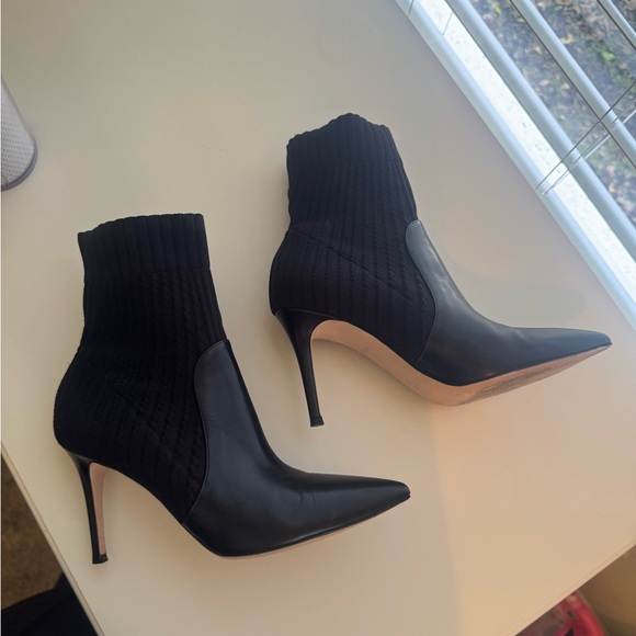 Gianvito Rossi Black Women's Ankle Booties - Picture 4 of 12
